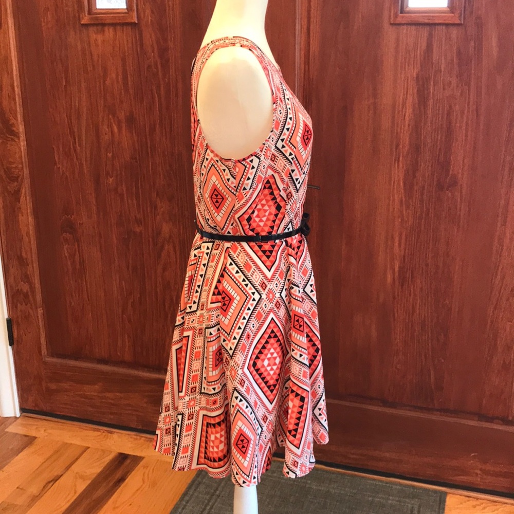 Coral geometric sleeveless dress. Skirt is lined - Picture 3 of 4